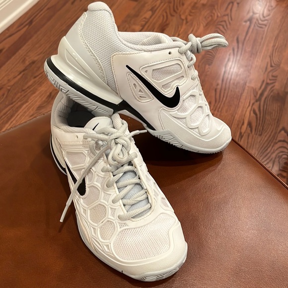 White with black trim Nike Air Zoom Breathe 2K11 Tennis shoes  - Size 6 - Picture 1 of 11